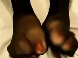 Mature nylon toe wiggle 1