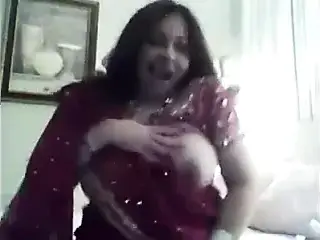 Hot Indian Girl Shows her Huge Boobs, Pussy Show