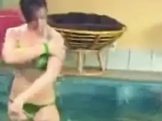 Squriting--Hot Tub Squirting