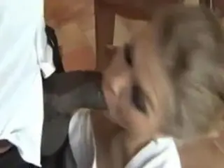 Alisha will einen schwarzen Schwanz