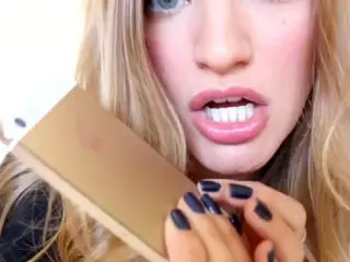 Justine Erazik (iJustine) twerking dance