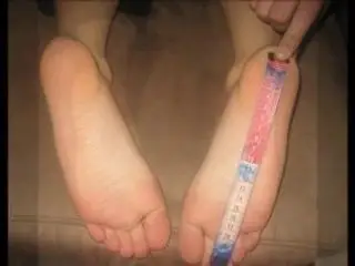 Vivi's sexy toes and soles!