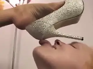 lick my feet slave girl