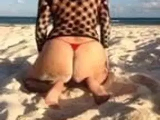 mexicana mostrando sus nalgotas