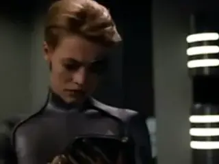 Star Trek: Voyager - Seven of Nine wants to try sex.