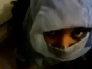 2012-04-03- Je joui sur son foulard...