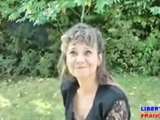 Bourgeoise mature en double penetration