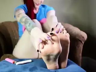 Drea's hot feet again