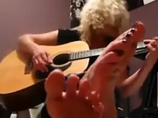 Barefoot Blonde Singing