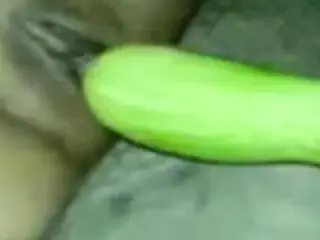 malay- awek tudung kena jolok dgn timun