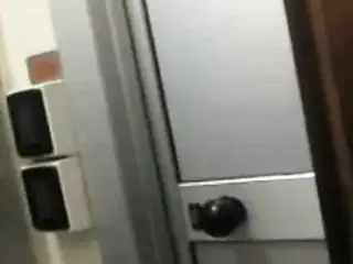 la mia vicina scopa di notte