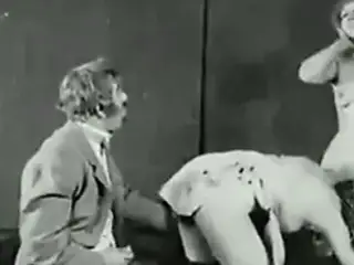 lesbians from years ago ignore his cock !