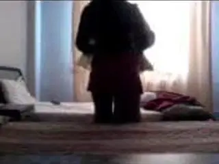 karim otelde saxo cekiyor