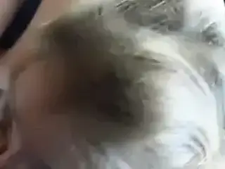 elle jouie comme une chienne