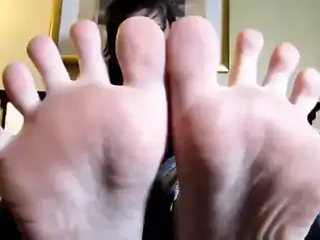 Sexy emo Bunny and her sexy feet! Toe Sucking