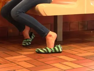 Chasity Toms shoeplay barefoot restaurant Full Video