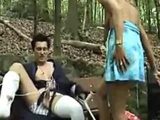 Hilfreiche Krankenschwester fuer Conny Dachs
