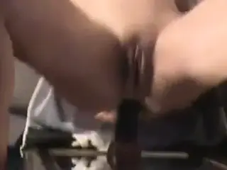 MILF PLAYS IN HER BOOTYHOLE