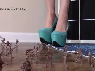 Giantess crushing army men in high heel platform shoes crush