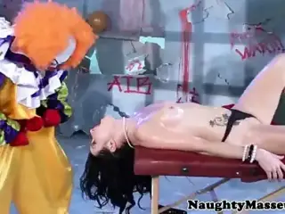 Petite Veruca James deepthroats clowns cock