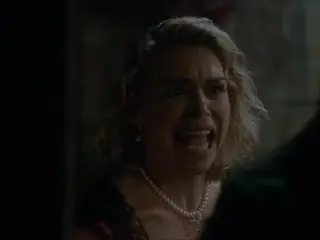 I just love that !! Embrace female supremacy !