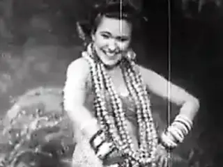 Exotic Babe Dances and Smiles (1940s Vintage)