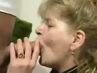 Older dame enjoys fuck passion