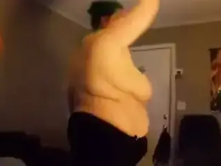 Fat wife playing just dance - CassianoBR