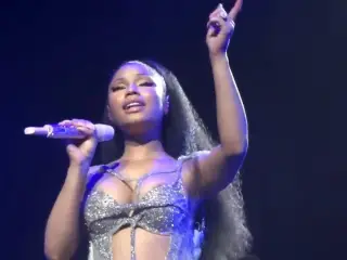 Nicki Minaj - Rogers Arena, Vancouver 2015. (Nipple Slip)