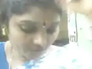 Tamil aunty boobs pressed by shop owner