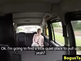 Amateur british cocksucker takes a taxi ride