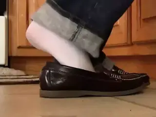 Caroline shoeplay Sperry while doing dishes PREVIEW