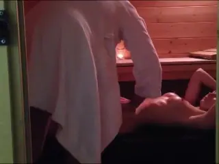 Massage d'un Fan au Sauna (Partie 1)
