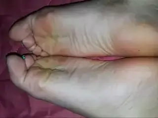 Noulita moves her sexy feet (part 3)