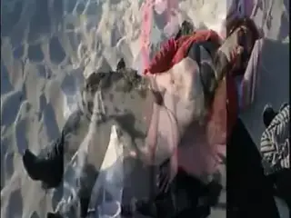 Elle suce a la plage