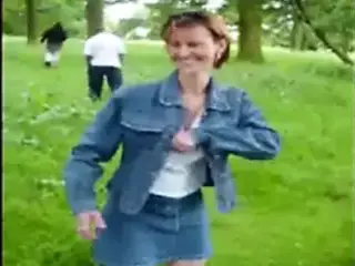SDRUWS2 - SLUT WIFE DOGGING IN THE PARK