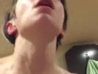 Tasty MILF pokes herself