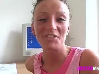 Das erste mal vor der Kamera befriedigt