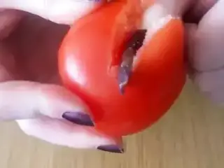 slicing tomato with nails