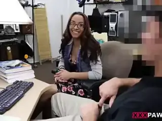 College Student wants to pawn her books ! - XXX Pawn