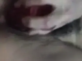 Con su juguete acanalado...