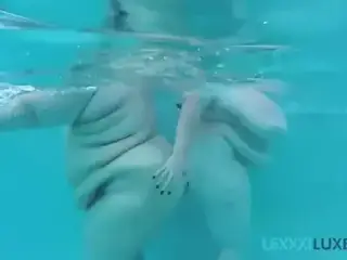 Busty BBW Lexxxi Luxe and BBW Friend Play Underwater in Pool