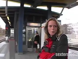 Der Fotzenarsch will gefickt werden :-)