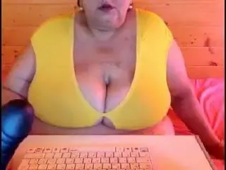 Big Titts in a Webcam R20