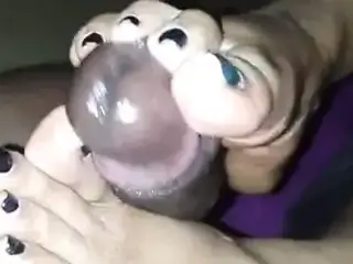 Stranger giving me a Footjob Part 2 Cumshot