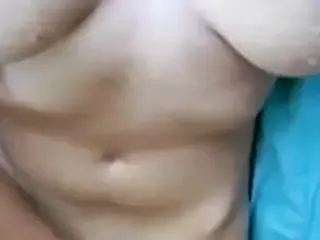 Amateur fingers herself