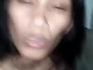 Filipino friend givin her pussy a trim