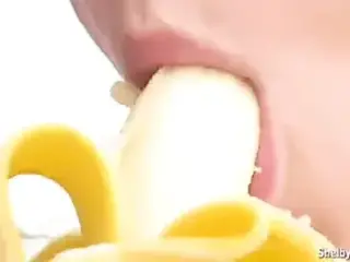 Shelby Moon eats banana