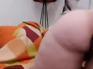 BBW toys her ass on webcam