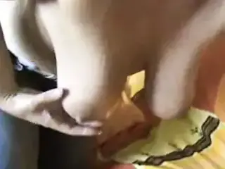 Una pajita con los pechos